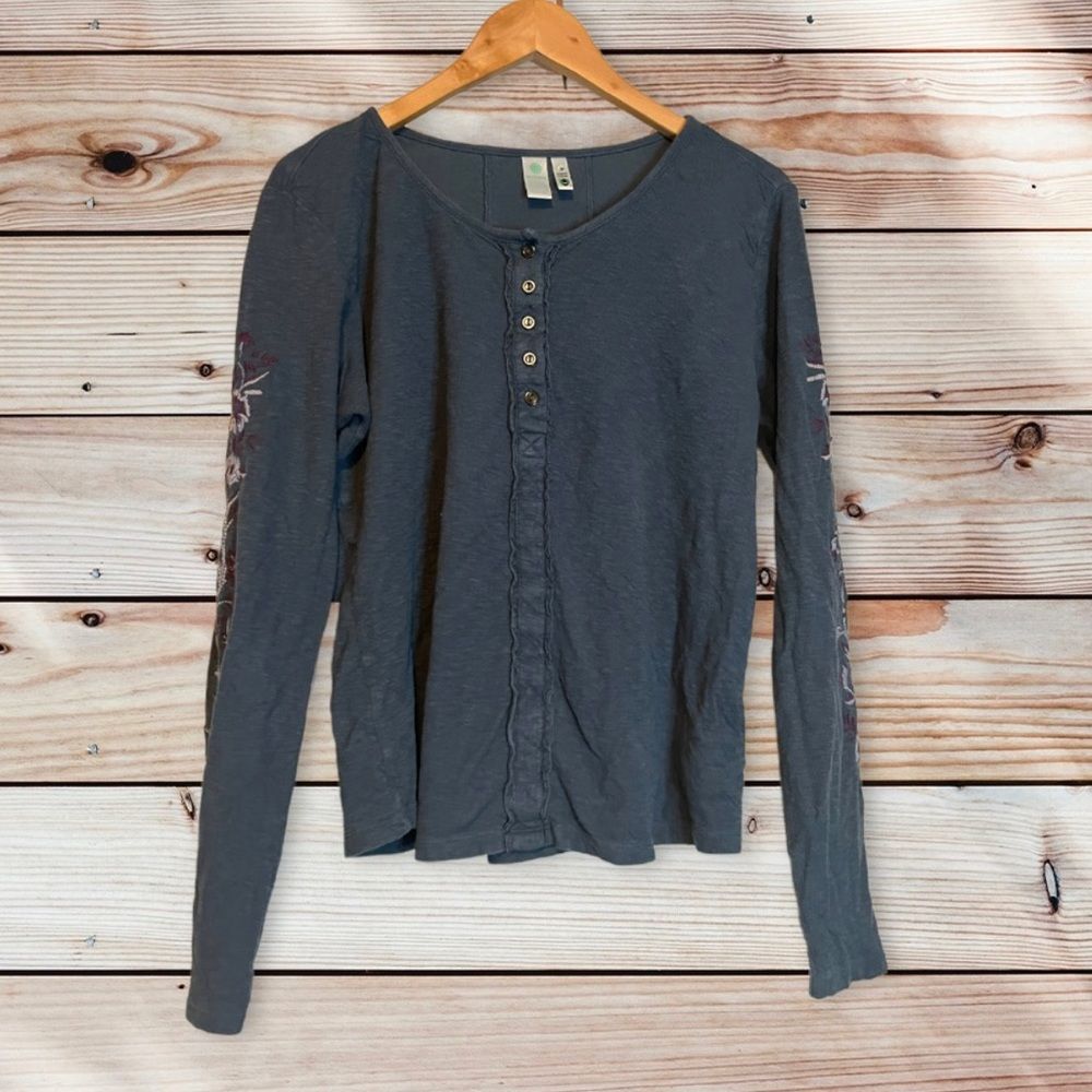 ADVENTURA embroidered Henley floral top